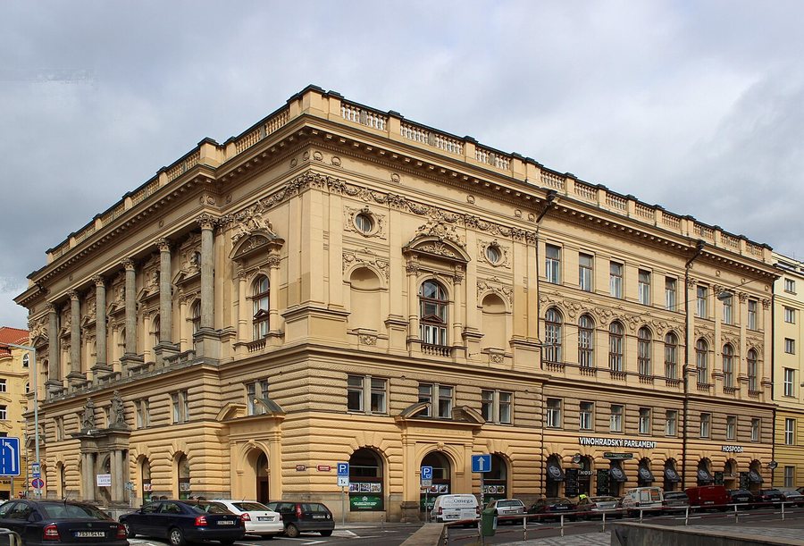 N&aacute;rodn&iacute; dům na Vinohradech seen from N&aacute;měst&iacute; M&iacute;ru